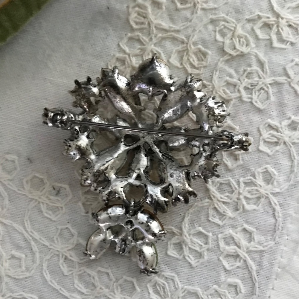 Beautiful Modern Faceted Rhinestone Statement Brooch - Picture 2 of 2